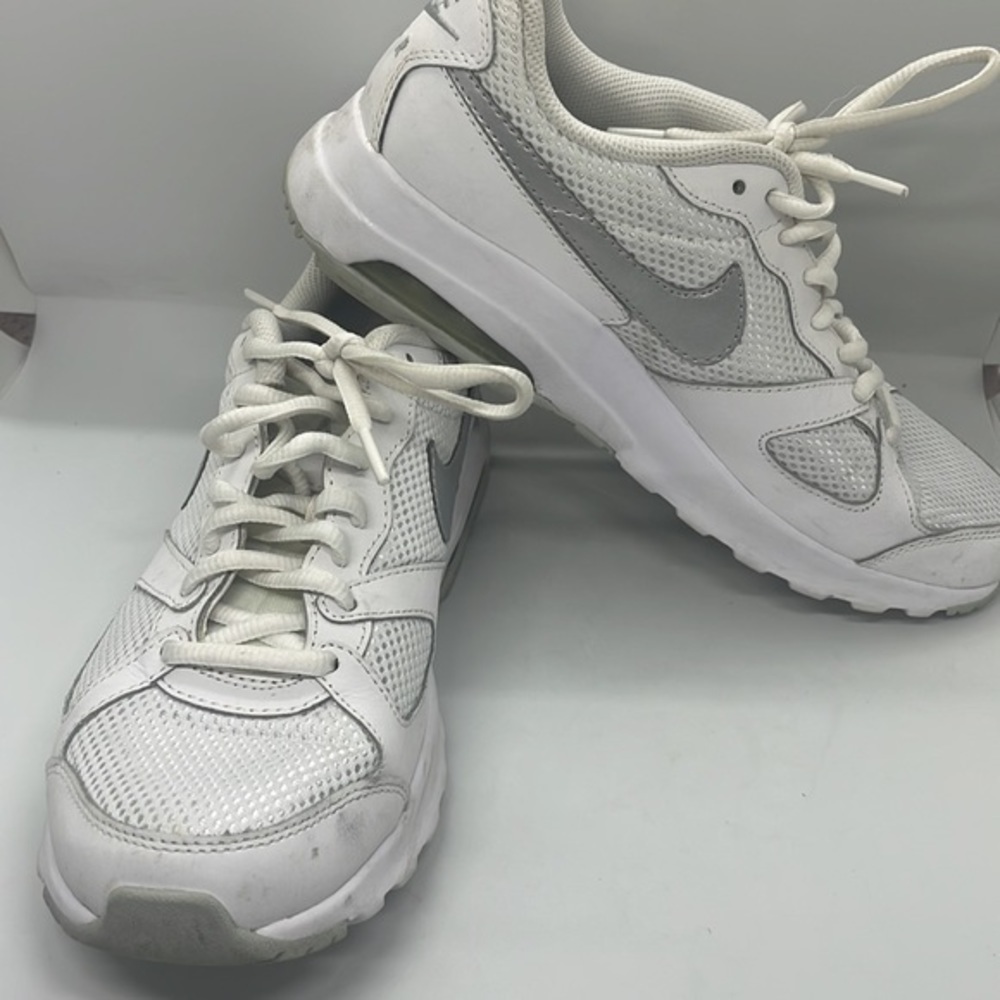 Nike Shoes Nike Air Max size 8.5 white with gray athletic - Picture 4 of 9